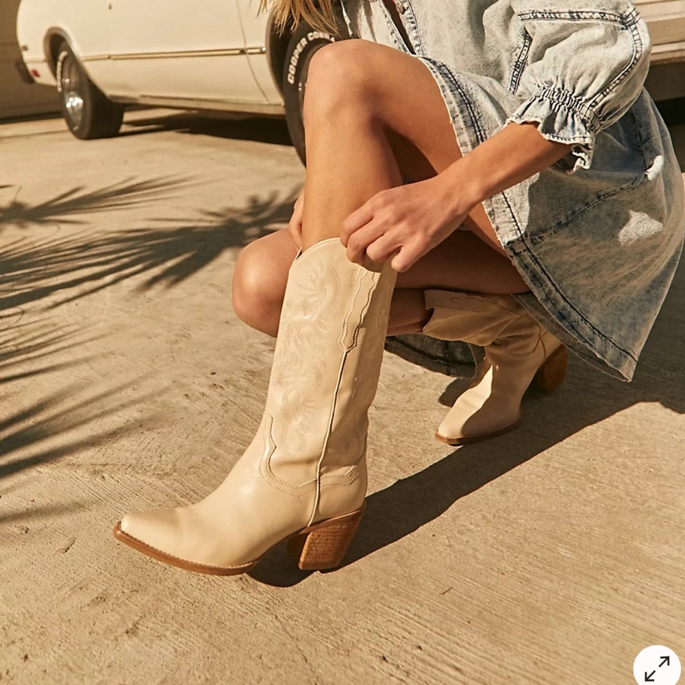 Brand new never worn box included size 7 Jeffery Campbell cowboy boots